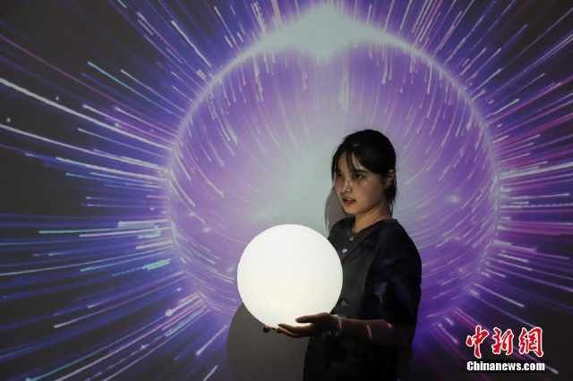“梦中花·身外影”灯光艺术展亮相贵阳