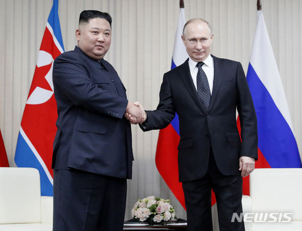 普京和金正恩互致贺电 庆祝朝鲜民族解放74周年