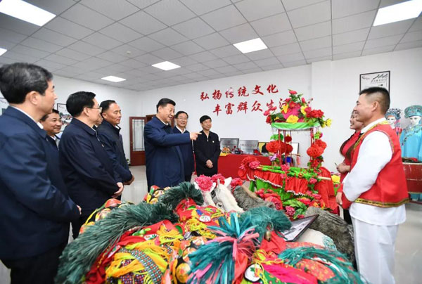 习近平在光山县深入油茶园和农村考察调研