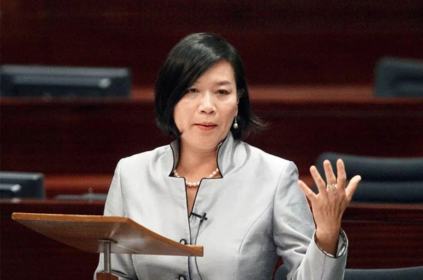 香港女议员言论一针见血:中国越糟 暴徒就越开心吗?她见证国庆阅兵当日办公室被扔汽油弹