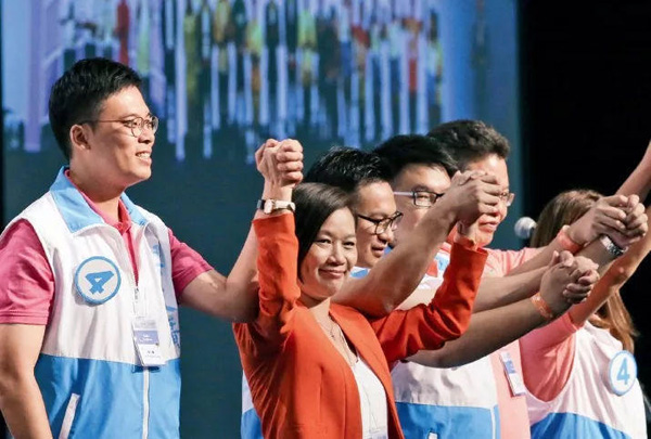 香港女议员言论一针见血:中国越糟 暴徒就越开心吗?她见证国庆阅兵当日办公室被扔汽油弹