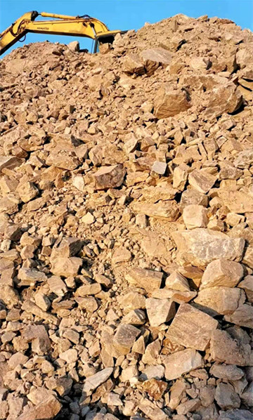岳阳县华铭混凝土有限公司污染环境非法占地亟待监管