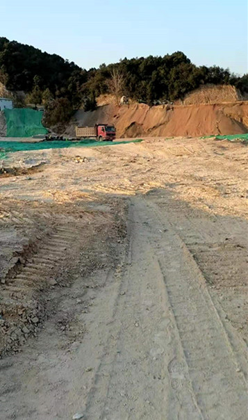 岳阳县华铭混凝土有限公司污染环境非法占地亟待监管