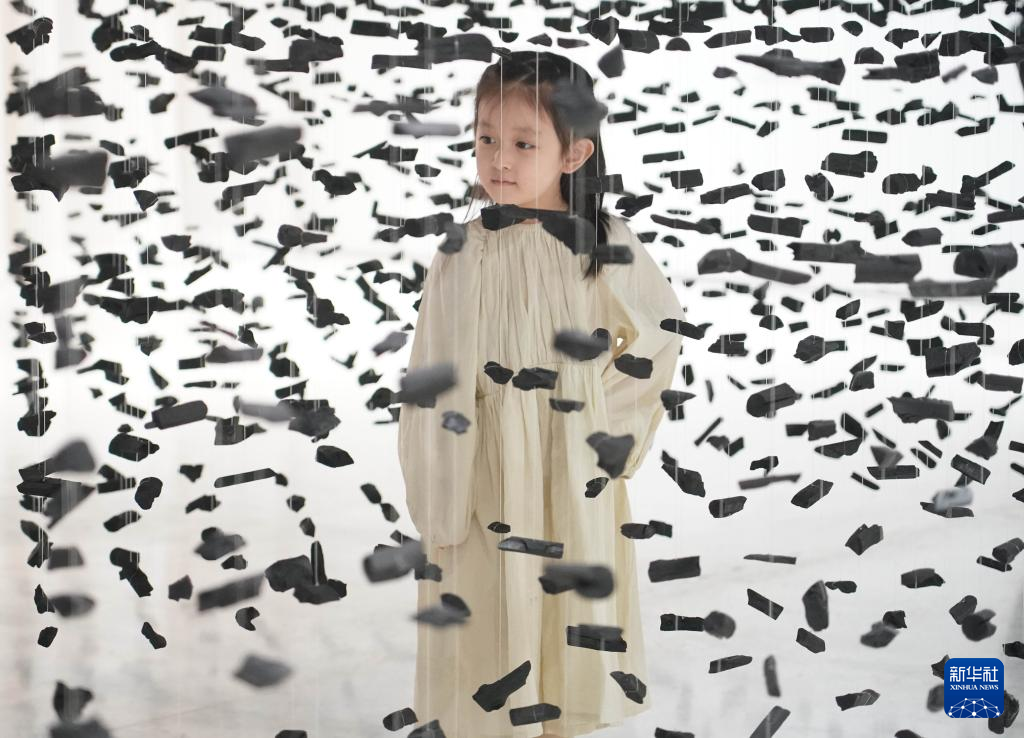 北京：“WAVELENGTH：瞬息涌现”当代艺术展开展