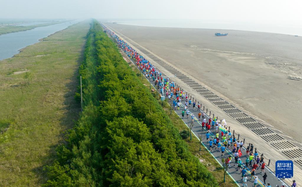 2023黄海湿地马拉松赛开跑