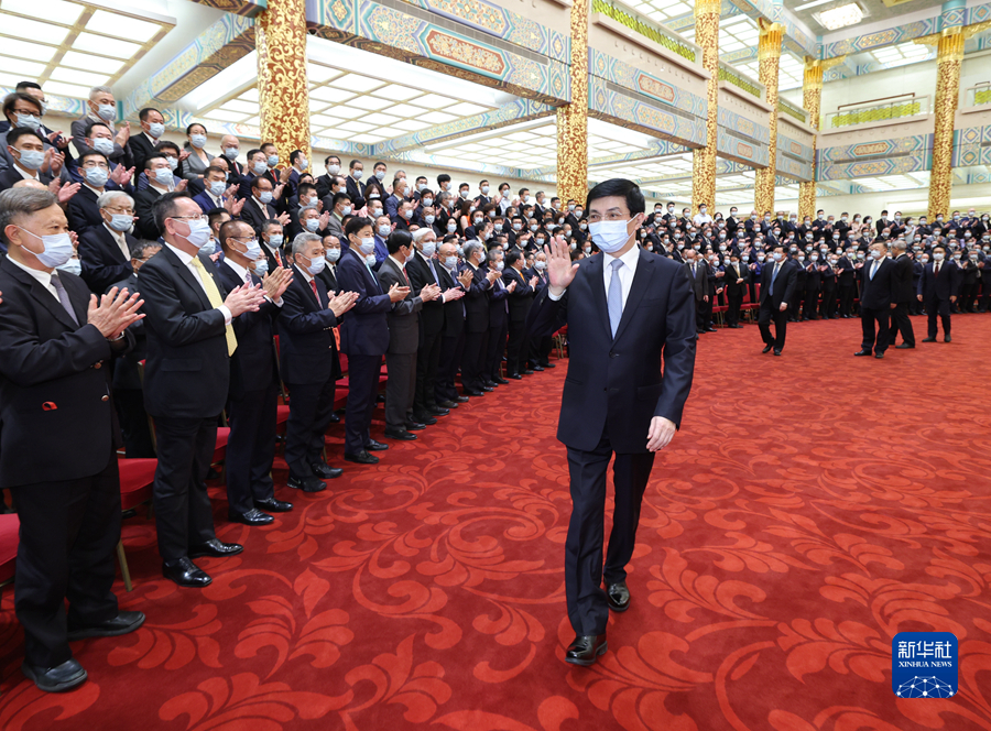 王沪宁会见台企联第六届会员代表大会代表