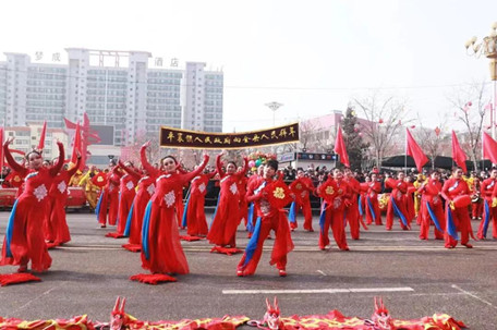 甘肃通渭：欢天喜地闹元宵  春涌襄城新气象