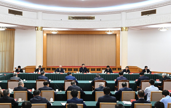 习近平主持召开企业和专家座谈会并发表重要讲话