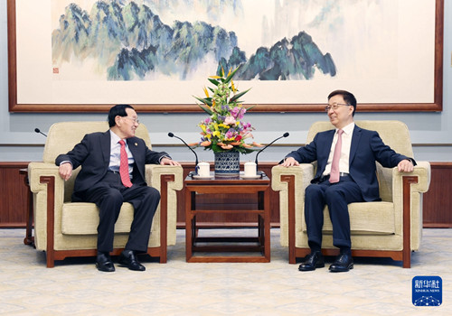 韩正会见美国福茂集团董事长赵锡成