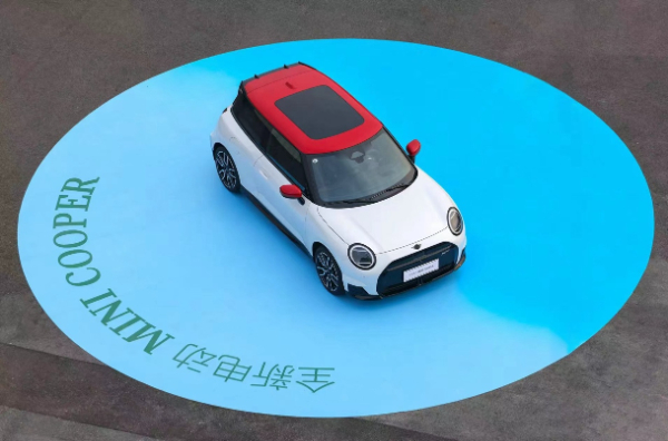 全新电动MINI Cooper上市 在电动时代“忠于经典，乐于创新”