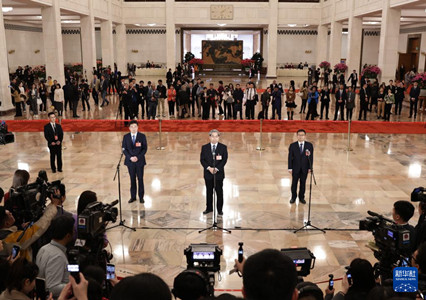 两会·政协开幕丨全国政协十四届三次会议首场“委员通道”集体采访活动举行