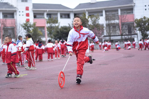 两会新华视点丨“让孩子们动起来、玩起来、笑起来”——代表委员热议青少年运动锻炼