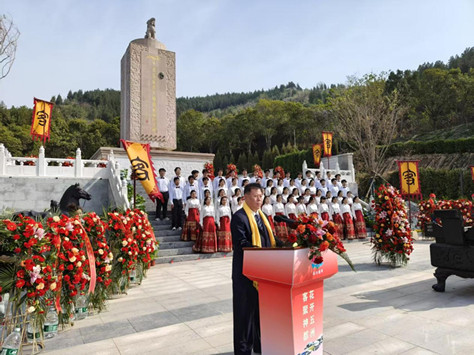 客家人共聚偃师祖根地 敬献花篮捐赠“祖根钻”