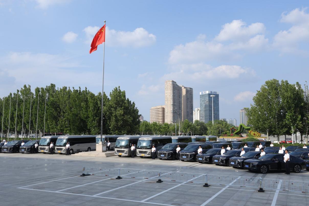 “旗耀征程 尽显风范”红旗品牌以坚守与创新奏响民族汽车品牌的时代强音