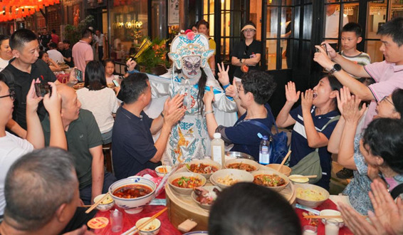 赏月吃席,这场“长街宴”将中秋氛围拉满!