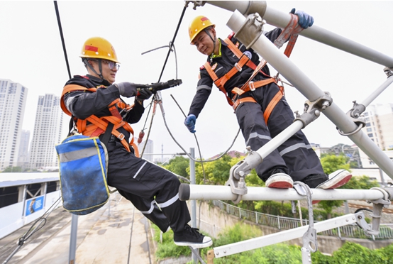 “供电特种兵”守护“轨道上的京津冀”