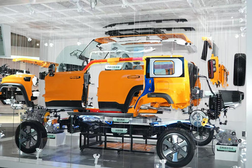 北京越野BJ40增程解构车亮相国家博物馆