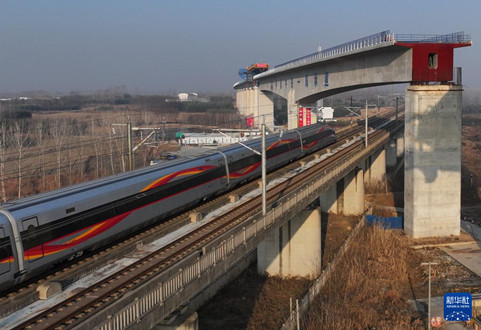 沪宁合高铁201.5米转体梁成功转体跨越京沪高铁