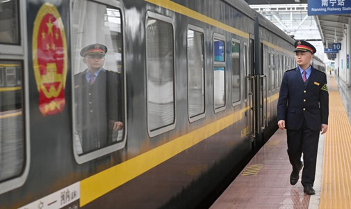 中越国际联运旅客列车迎来首个春节客流高峰