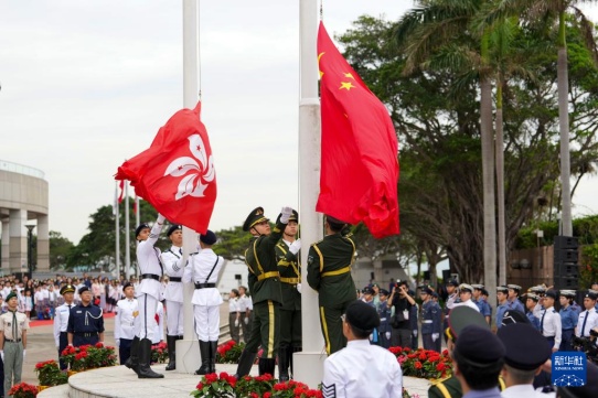 香港举行五四升旗礼纪念红军长征胜利90周年